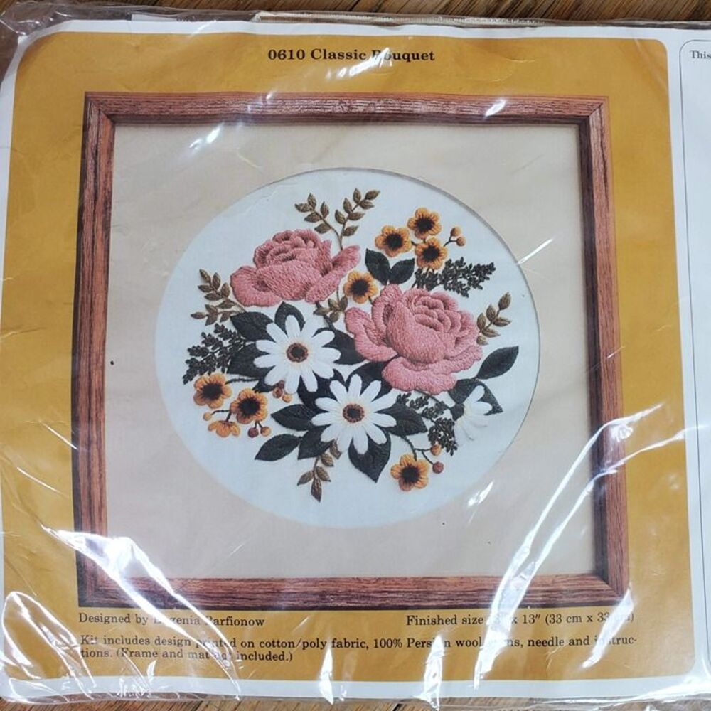 vintage 1984 The creative circle classic bouquet embroidery kit no 0610 13"x13"
